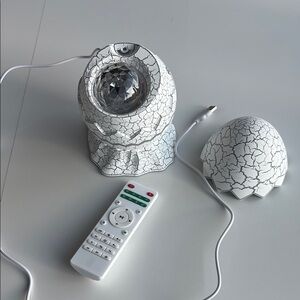 White Crackle Pattern LED Projector with Remote